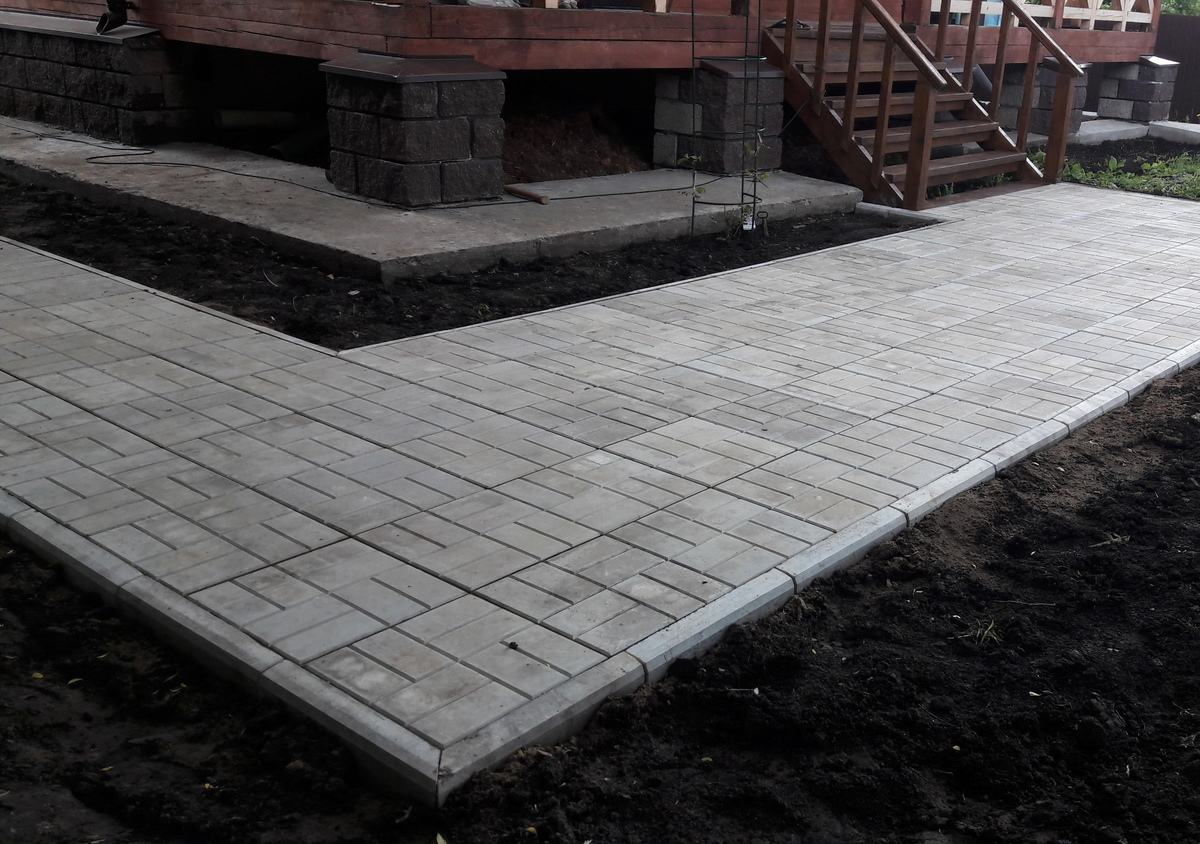 <span style="font-style: italic;">8 кирпичей <br></span>